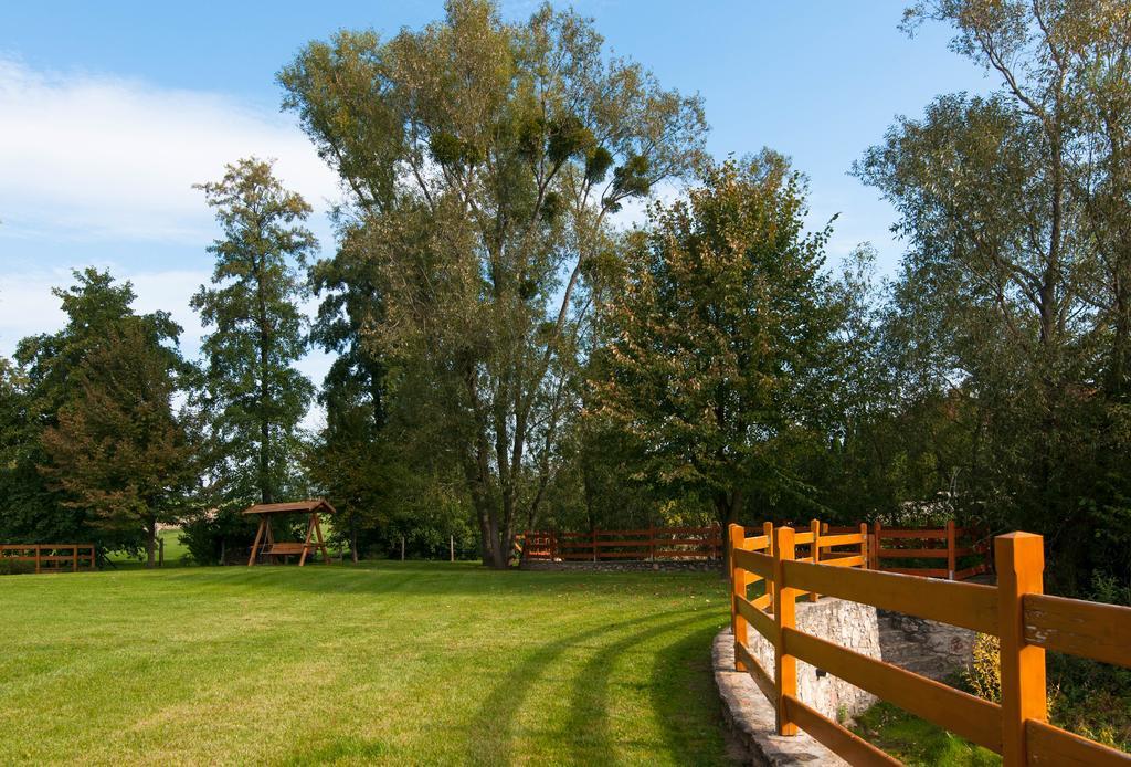 Kakukk Vendeglo Panzio Bed & Breakfast Band Exterior photo