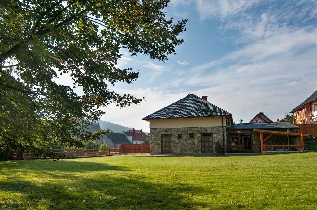 Kakukk Vendeglo Panzio Bed & Breakfast Band Exterior photo