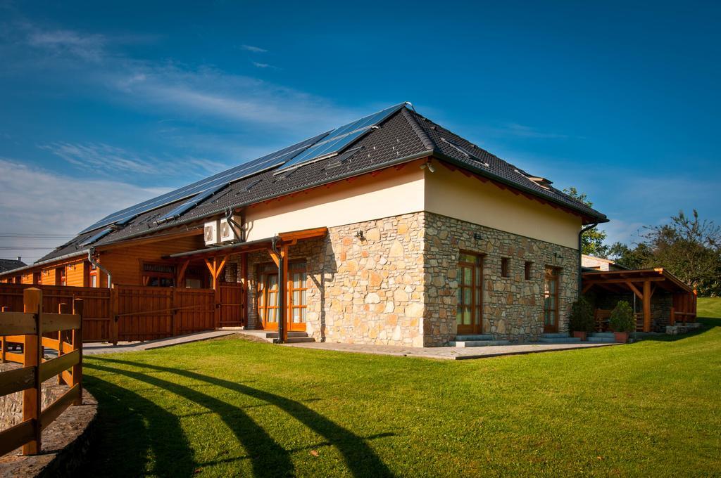 Kakukk Vendeglo Panzio Bed & Breakfast Band Exterior photo